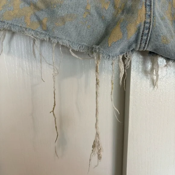 Levi's Destroyed painted Shorts - Picture 7 of 9